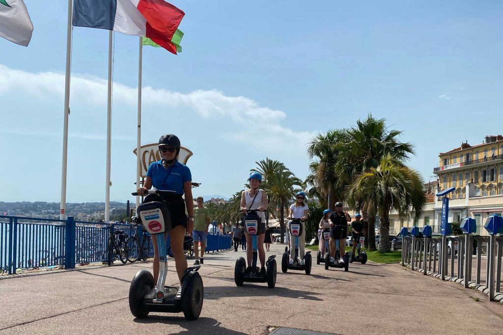 가이드가 니스의 역사와 일화를 알려드립니다.