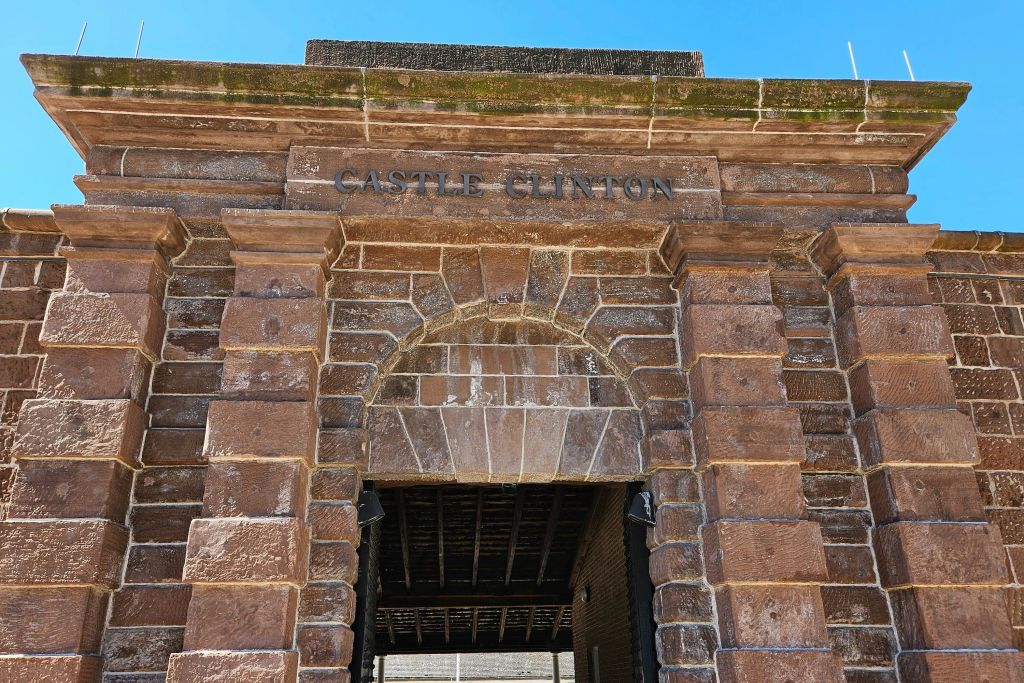 배터리 파크의 캐슬 클린턴 입장