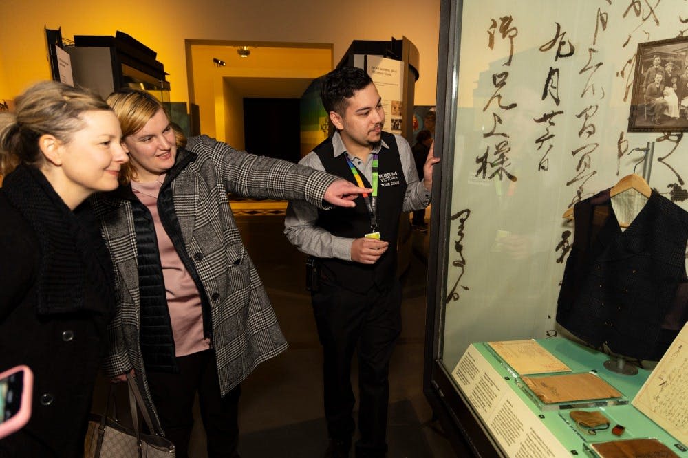 가이드와 함께하는 이민 박물관 하이라이트 투어