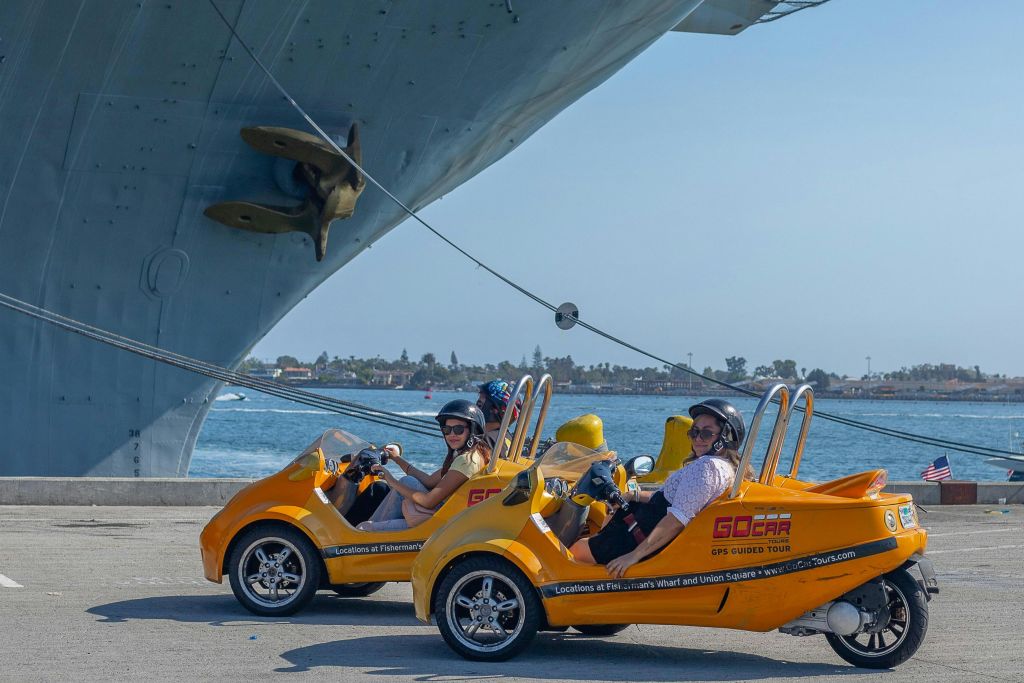 항구 및 가스램프 지역 탐험.