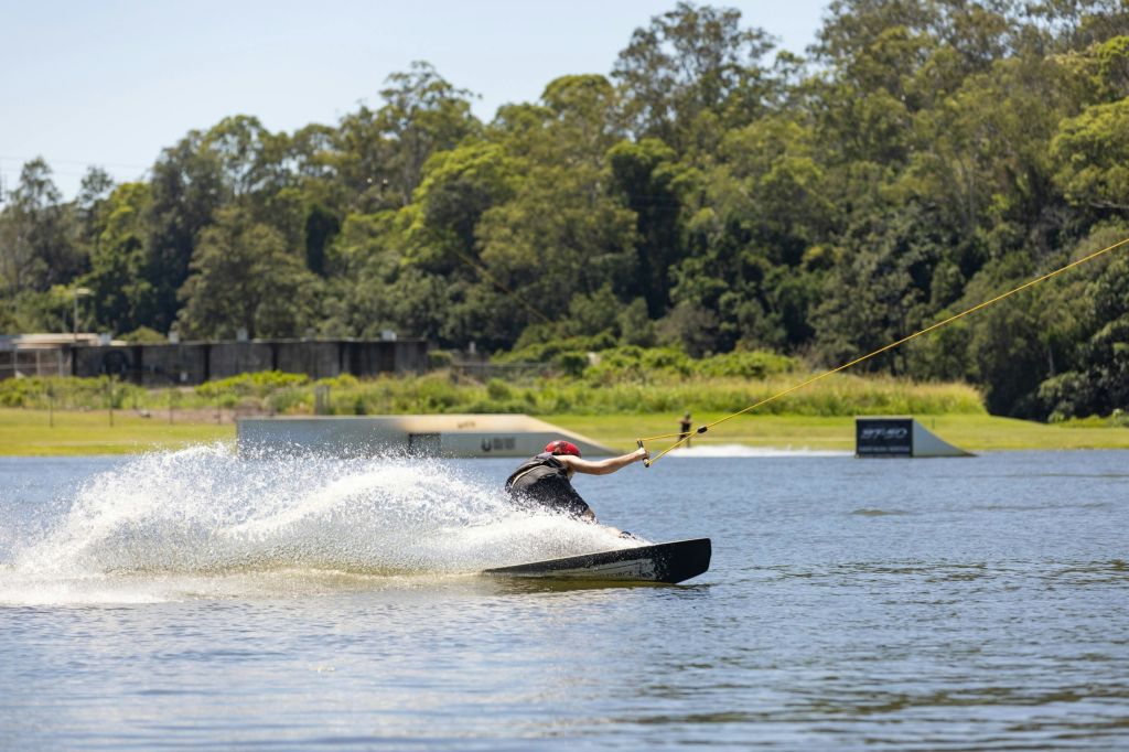 공원에서 즐기는 웨이크보드