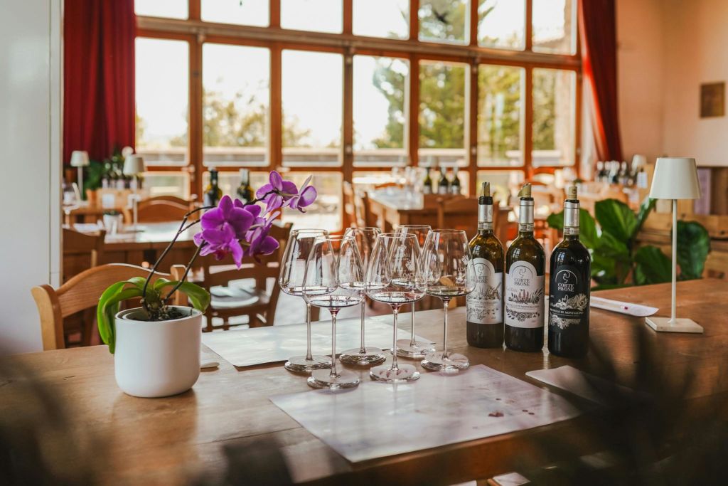 맛있는 음식을 맛보는 테이스팅룸