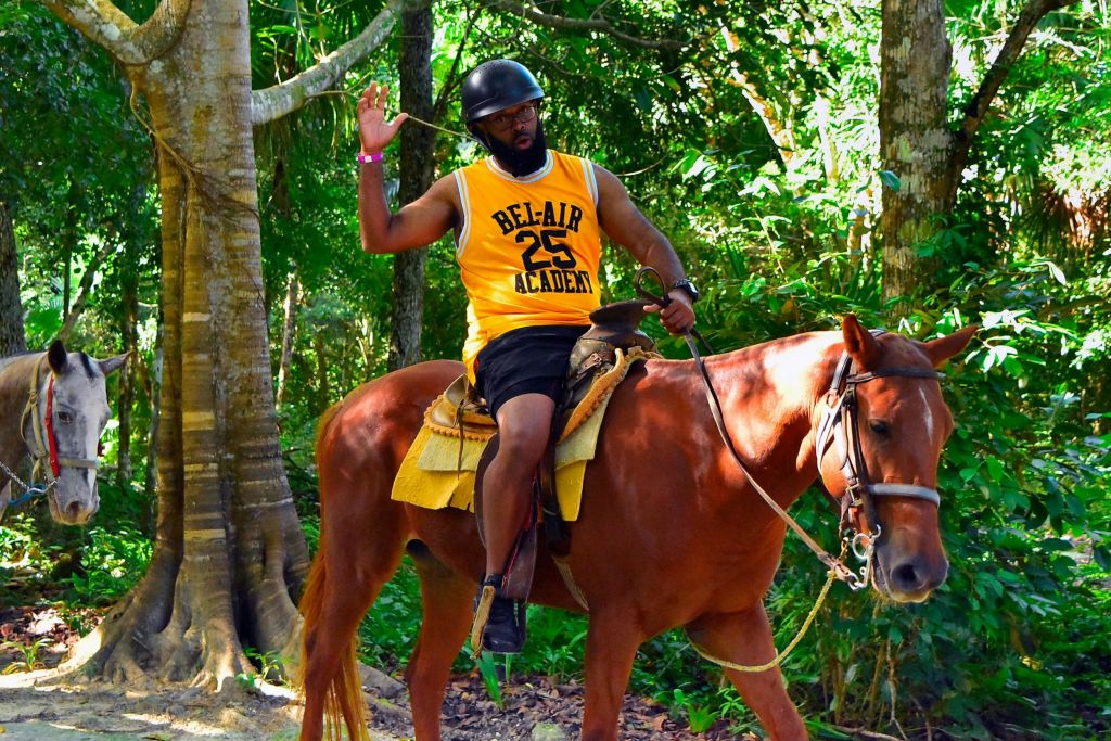 정글에서 즐기는 승마