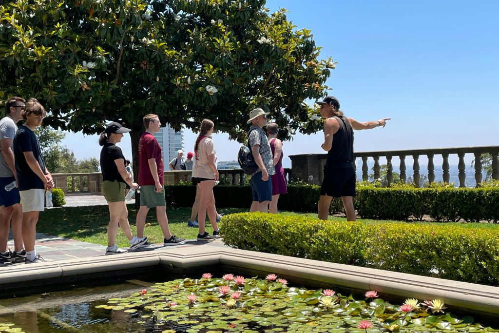 그레이스톤 맨션의 발코니에서 바라보는 LA의 아름다운 전망