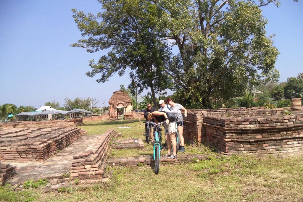 위앙쿰캄을 방문하여 라나 왕국의 역사에 대해 알아보세요.