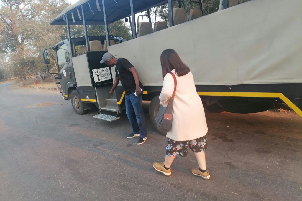 크루거 광역 국립공원의 대형 사파리 차량