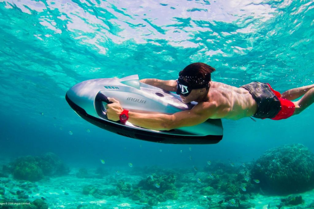 최대 25km/h의 속도로 물속에서 확대/축소