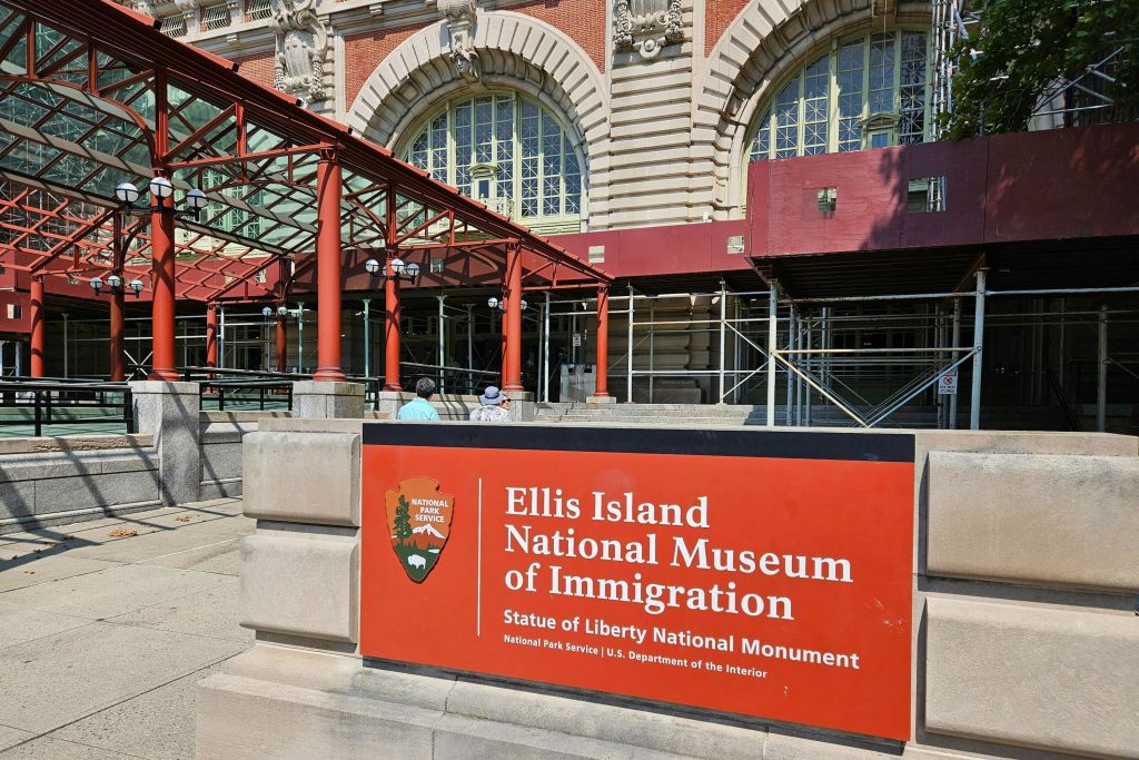 엘리스 섬 이민 박물관 입구