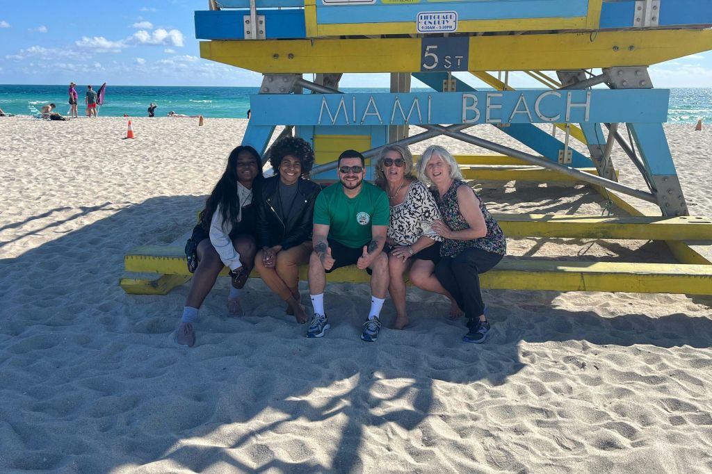 공급업체는 마이애미 해변을 걸으며 대서양에 발을 담글 수 있는 유일한 투어입니다.