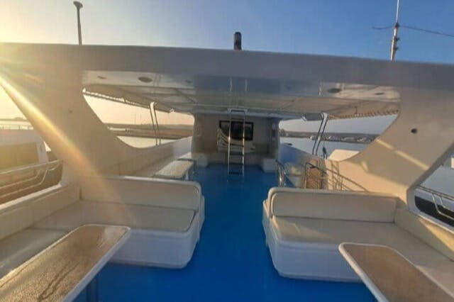 선상에서 즐기는 석양-마르사-무바라크