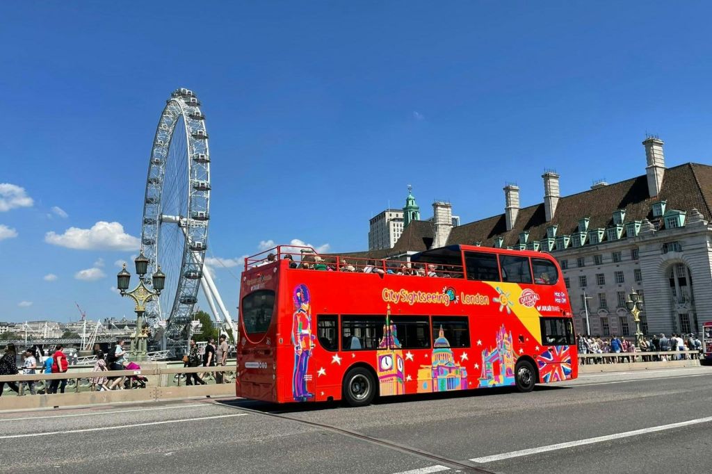 자유롭게 승하차 가능한City Sightseeing 런던 버스 투어
