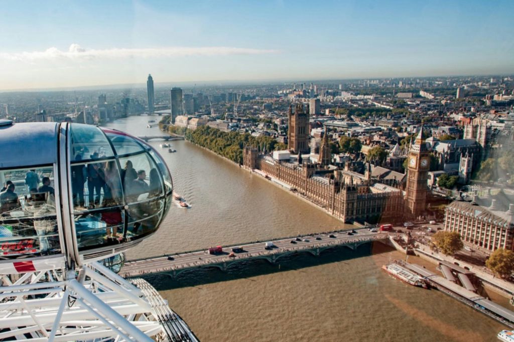 30개 이상의 런던 관광지를 둘러본 후 런던 아이 타기