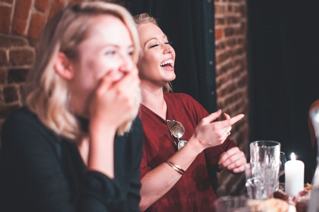 독특하고 개인적인 이야기. 새로운 친구들과 즐거운 시간을 보내세요.