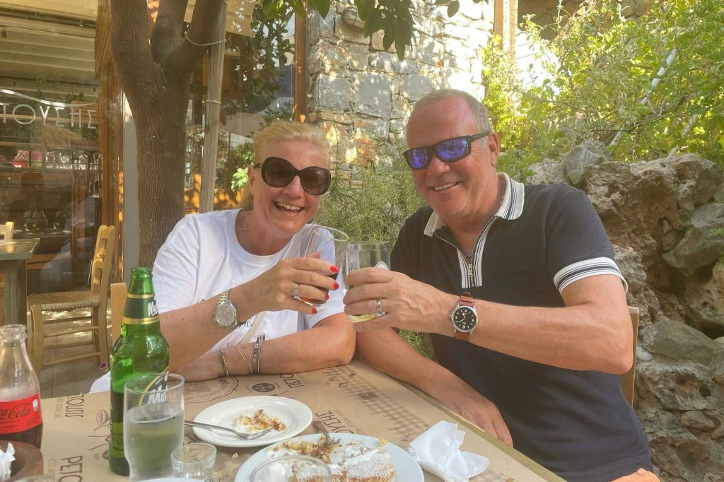 게스트는 미식 투어를 즐깁니다.