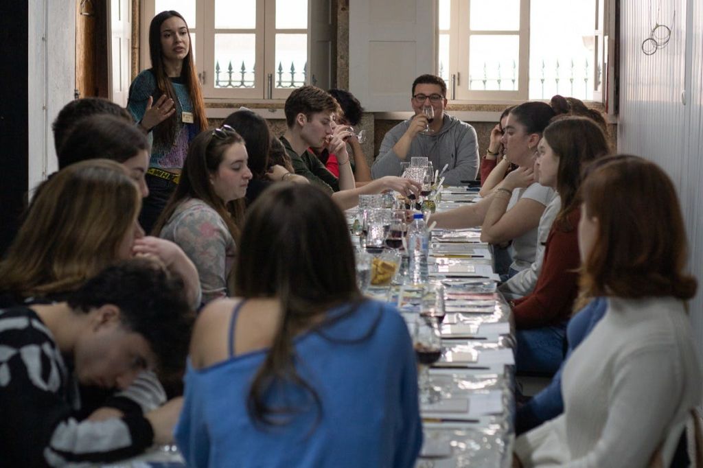 도무스 아르테에서 타일 페인팅 배우기