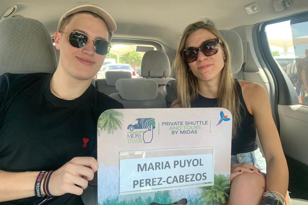 텍스트가 이미 영어로 되어 있고 오타인 것 같습니다. 올바른 철자는 "행복한 고객" 이어야 합니다.