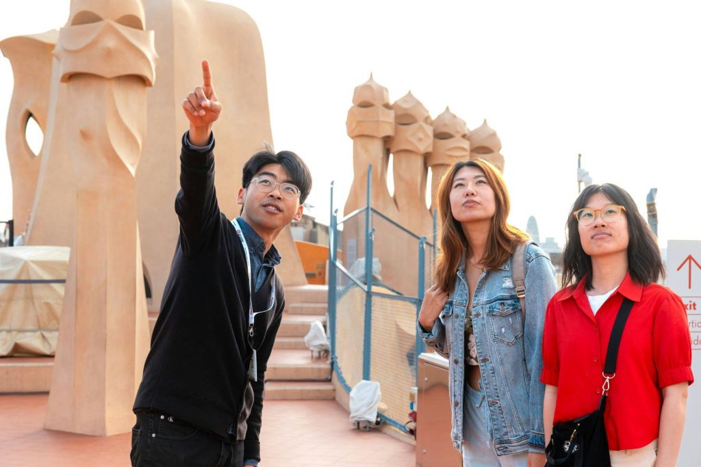 가이드가 안내하는 라 페드레라 투어