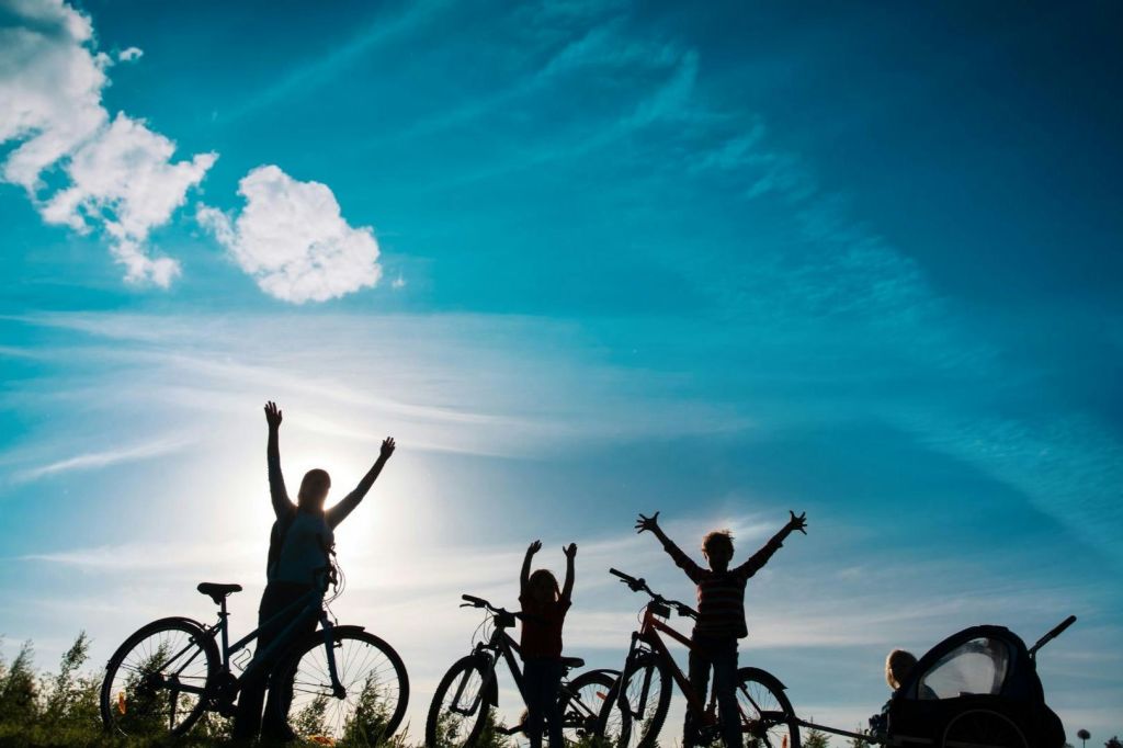 온 가족이 즐길 수 있는 자전거 타기