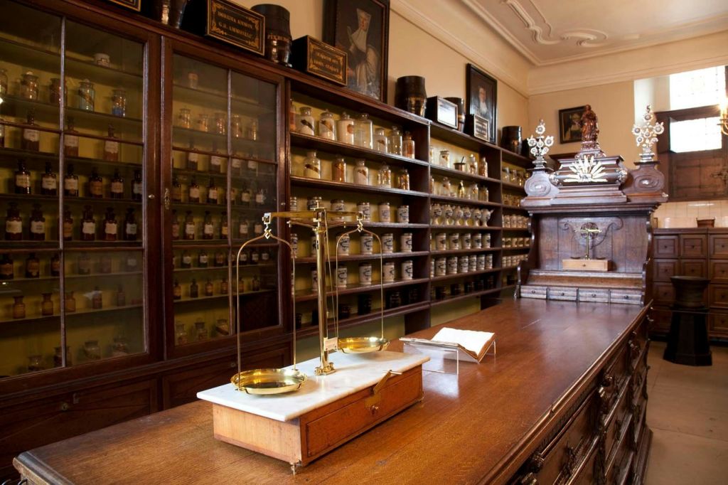 오래된 병원 약국