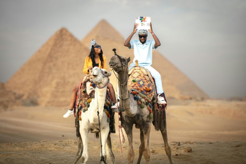 고대의 보물을 찾아 카이로 프라이빗 여행을 떠나보세요. 이집트 박물관을 방문하고 피라미드 앞에 서세요.