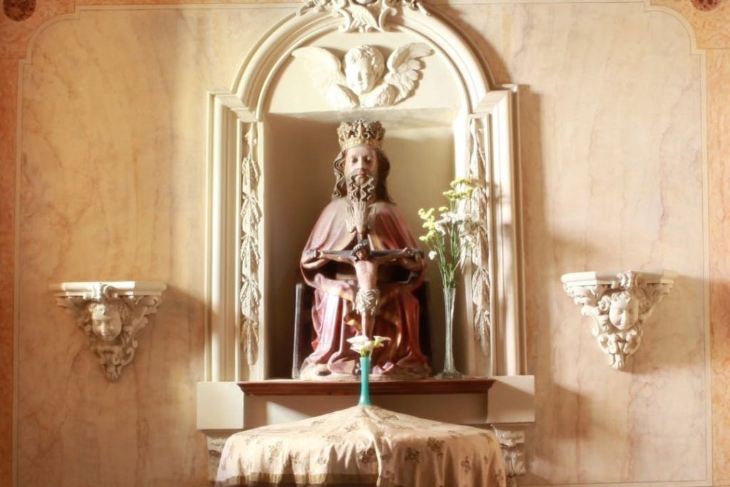 거룩한 삼위일체 (세례식 글꼴 예배당)