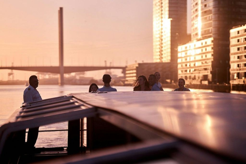 항구 및 도클랜즈 크루즈