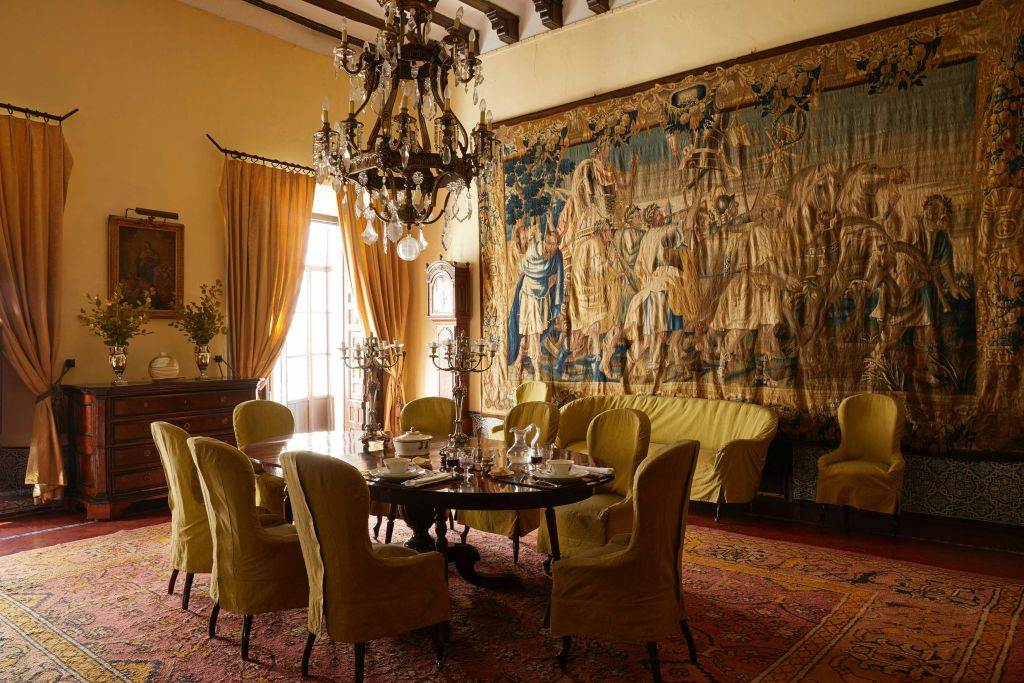 궁전의 메인 식당.