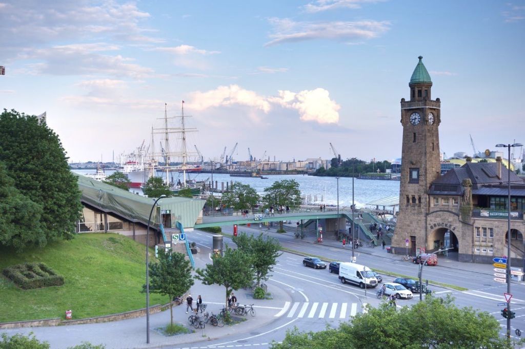 랜딩 브리지와 하버.