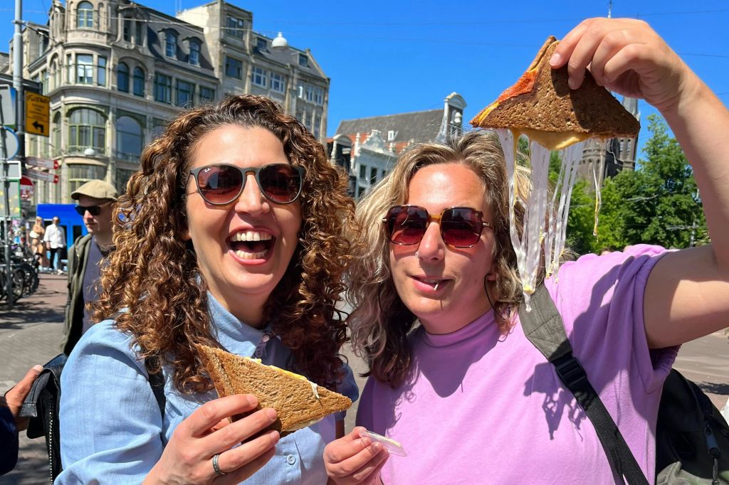 맛있는 음식과 함께 즐거운 시간을 보내세요!