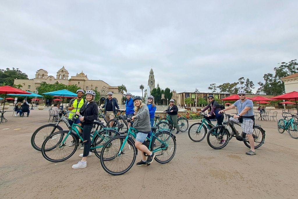 발보아 공원에서 게스트의 사진 촬영 일시 중지