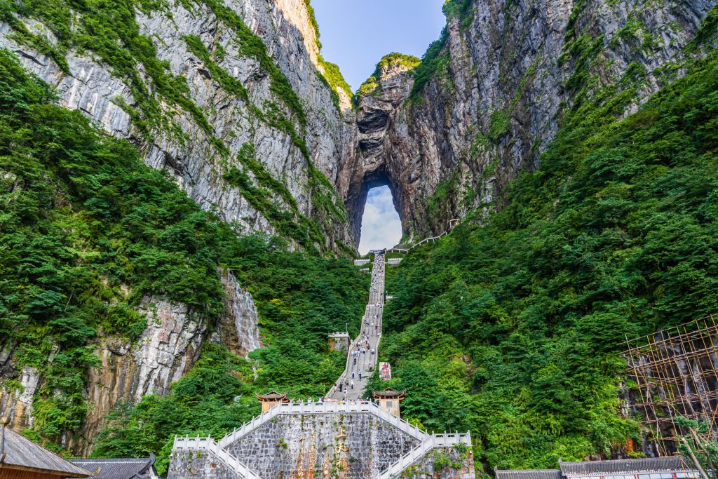 Wulingyuan & Tianmenshan National Forest Park 전세 1일 투어(공항/기차역 픽업 포함)
