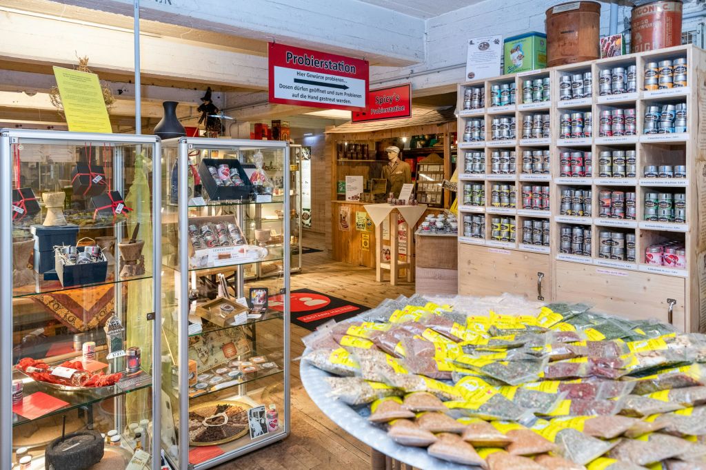 테이스팅 스테이션 일부 및 매장 일부