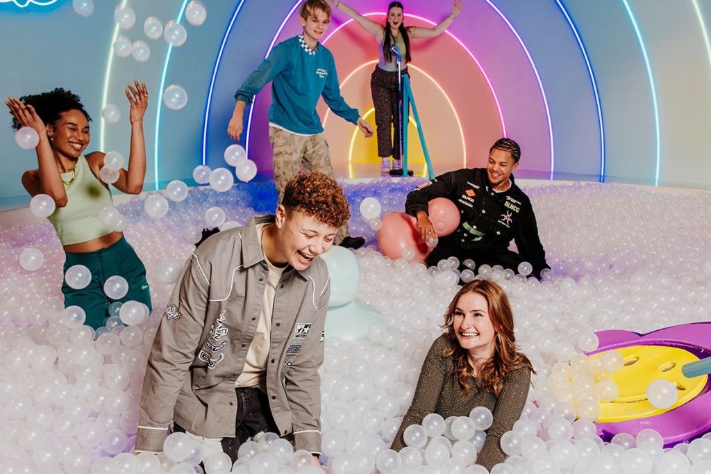 암스테르담 거꾸로에서 즐기는 다채로운 볼핏