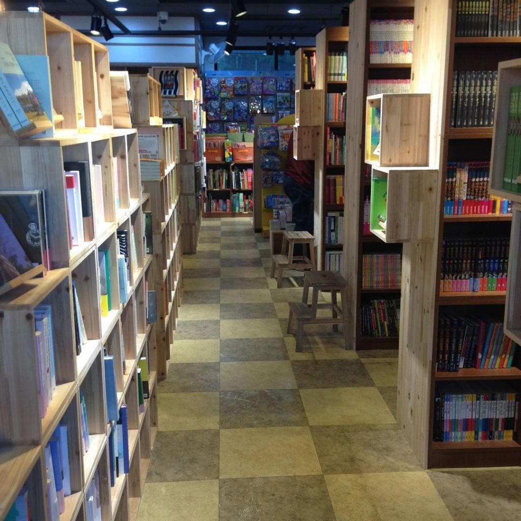 춘천 광장 서적