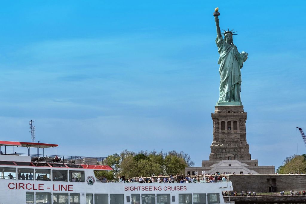 1일 승선 + 자유의 여신상 크루즈