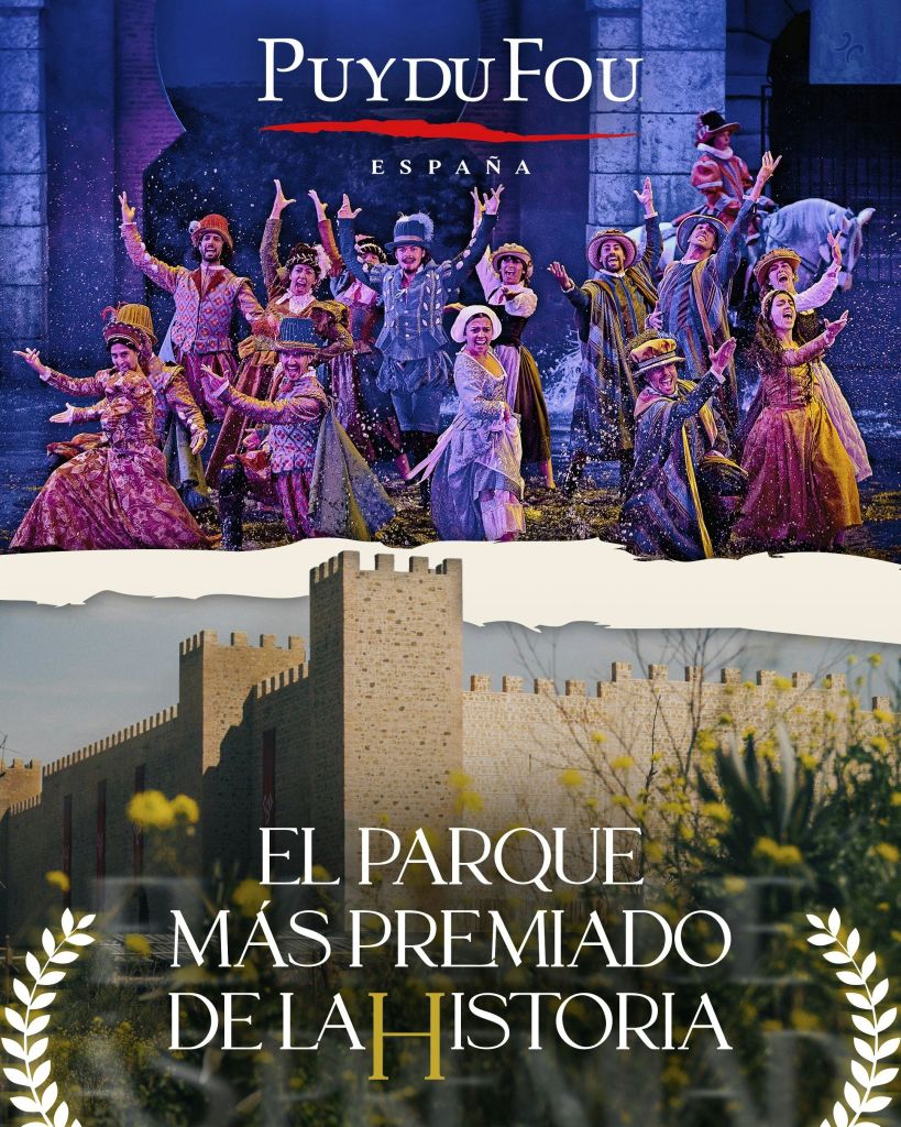 퓌 뒤 푸 에스파냐 (Puy du Fou España) 에서 화려한 의상을 입고 성 모양의 구조물과 아래 "엘 파르케 (El Parque)" 라는 문구가 있습니다.