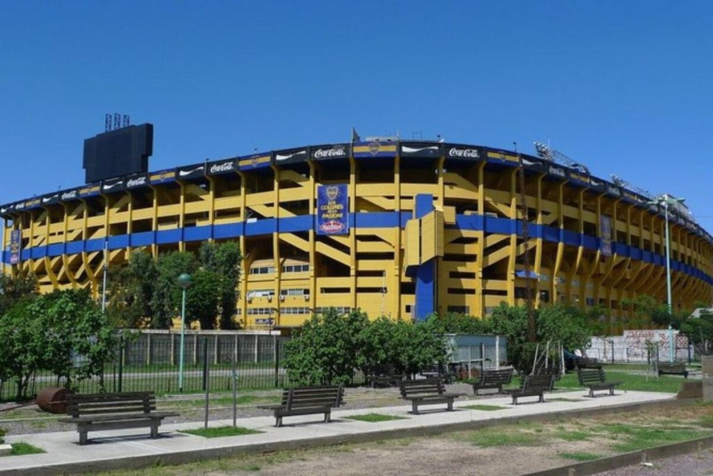 알베르토 J. 아르만도 스타디움 (Alberto J. Armando Stadium), "라 봄보네라 (La Bombonera)"
