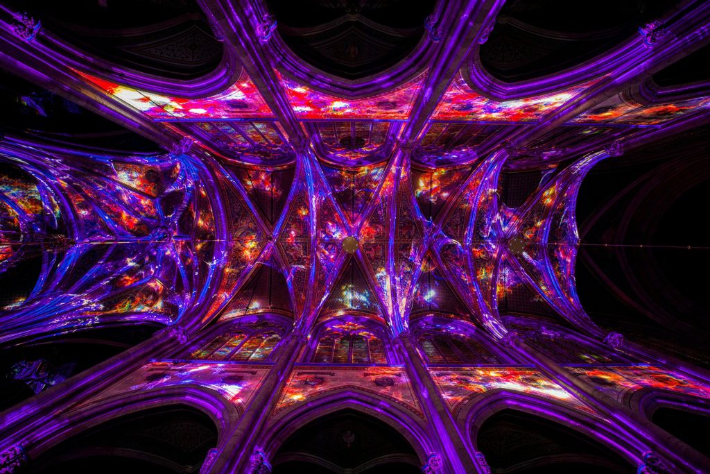 votivkirche의 조명 천장