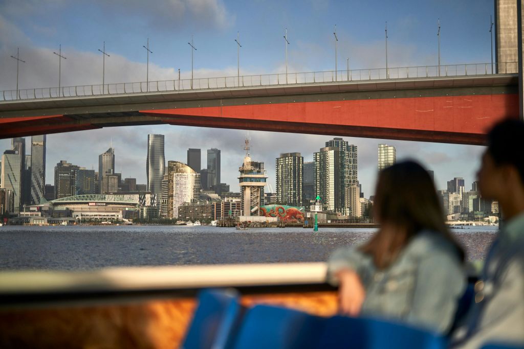 항구 및 도클랜즈 크루즈