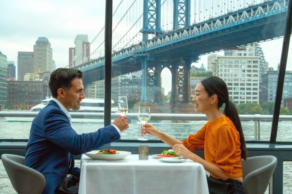 뉴욕 프리미어 런치 또는 브런치 크루즈