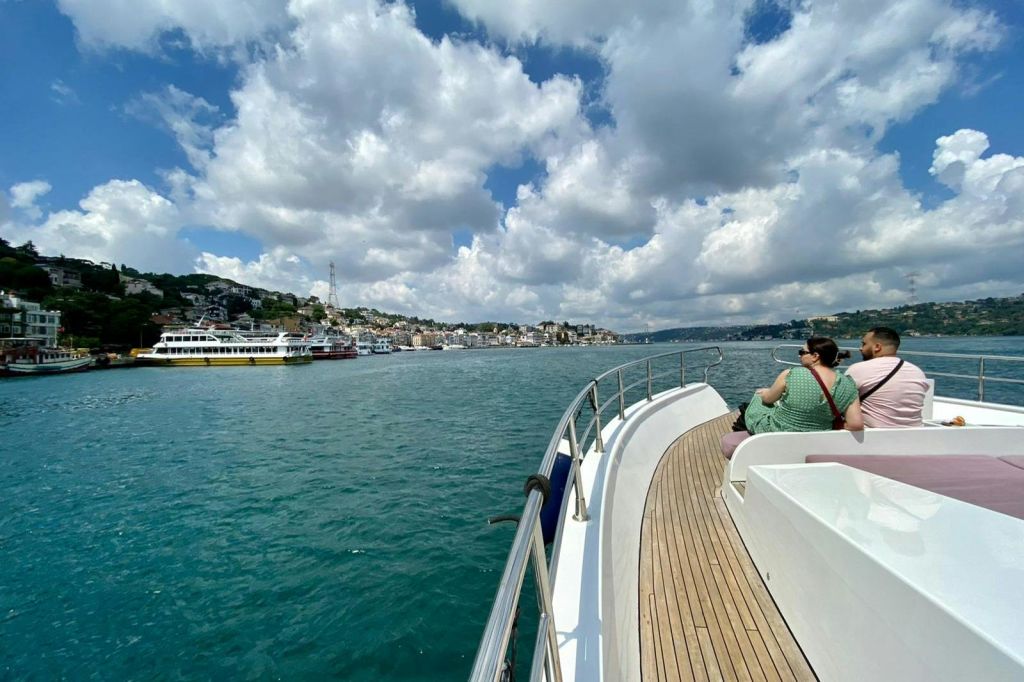 럭셔리 요트를 타고 즐기는 보스포루스 관광 크루즈