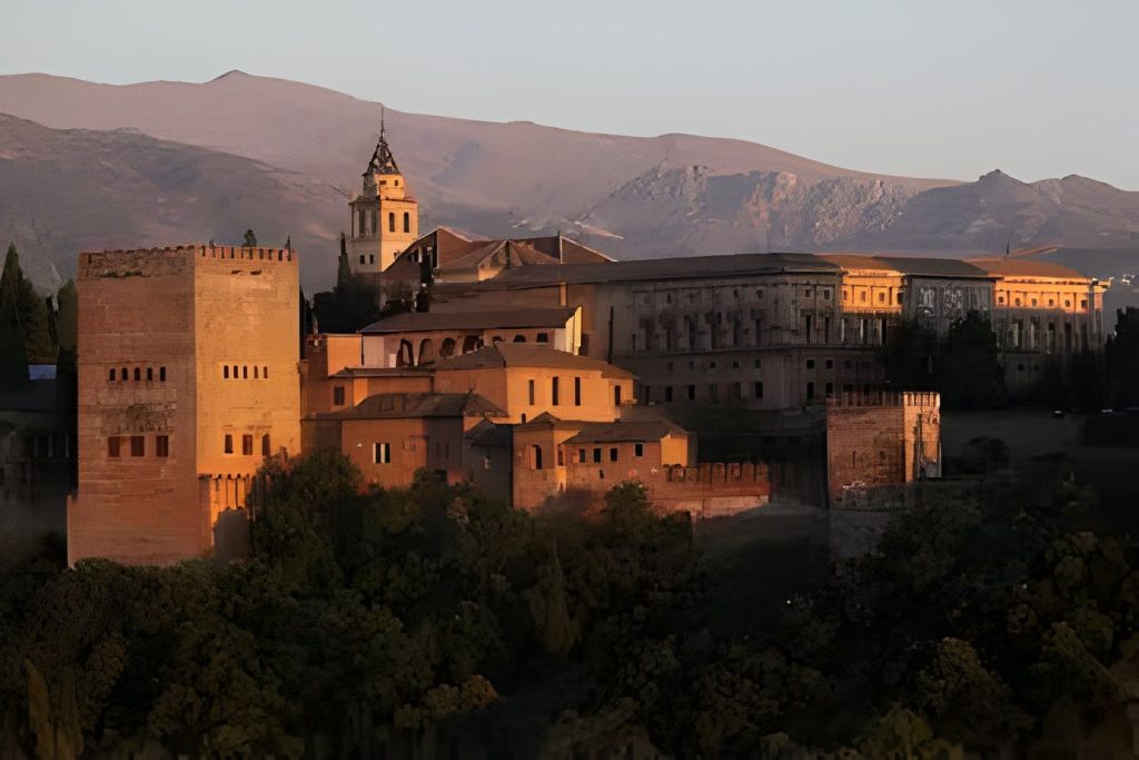 바깥에서 바라보는 알함브라
