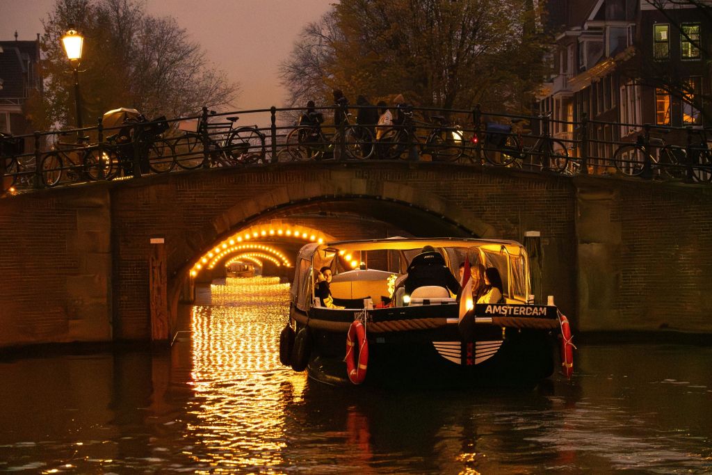 밤에 만나는 암스테르담의 7개 다리