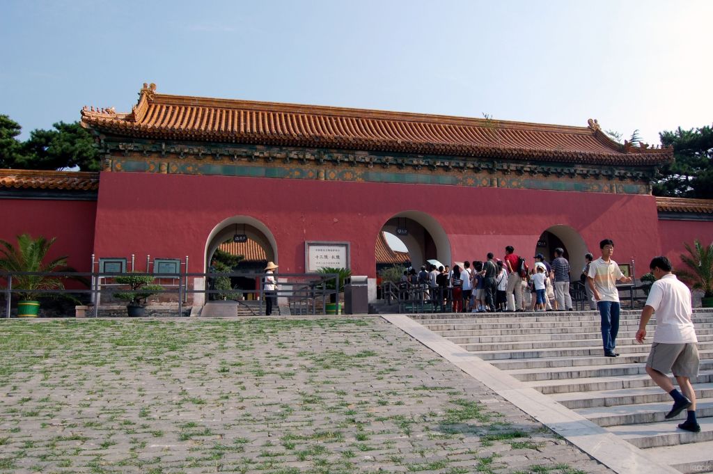 베이징 지역에 있는 13개의 무덤은 시대 문화에 대해 더 알고자 하는 여행자에게 인기 있는 목적지입니다.