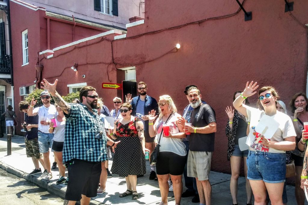 즐거운 시간을 보내러 가는 중입니다. 저희와 함께하세요!