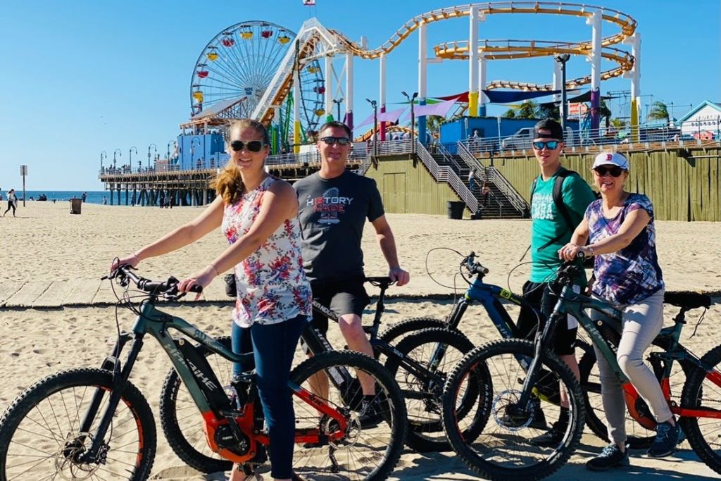 산타모니카 피어와 함께하는 단체 사진 촬영