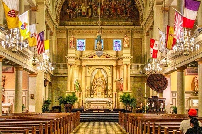 세인트 루이스 대성당 잭슨 광장의 네이브. 뉴올리언스 프렌치 쿼터