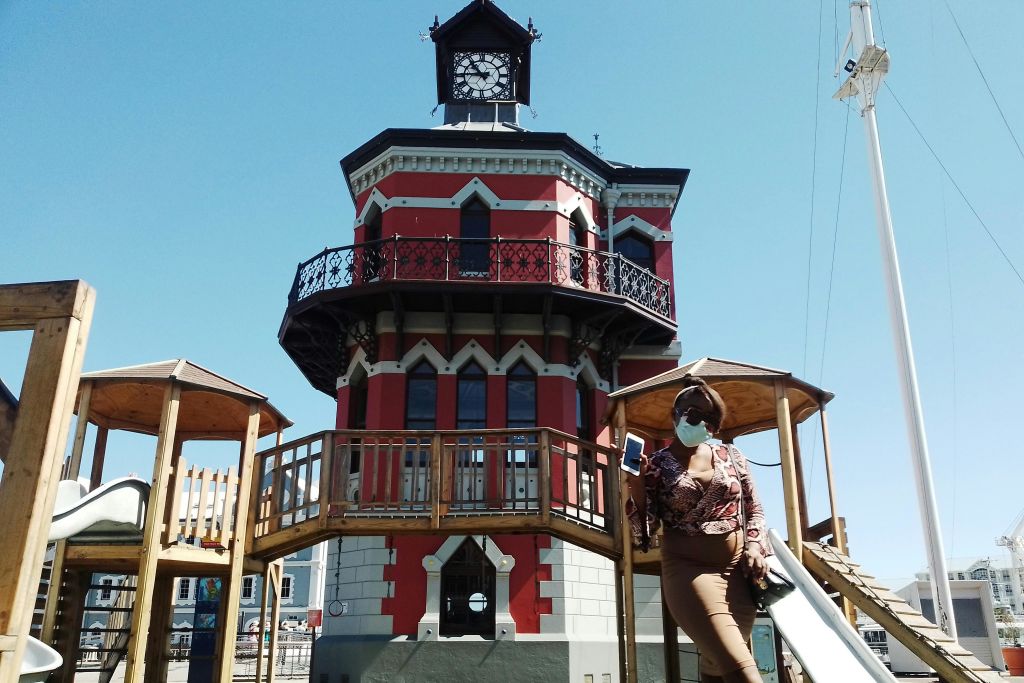 넬슨 만델라 게이트웨이의 시계탑