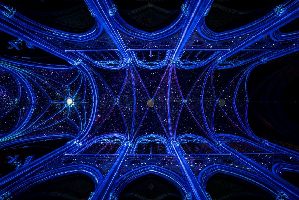 votivkirche의 조명 천장