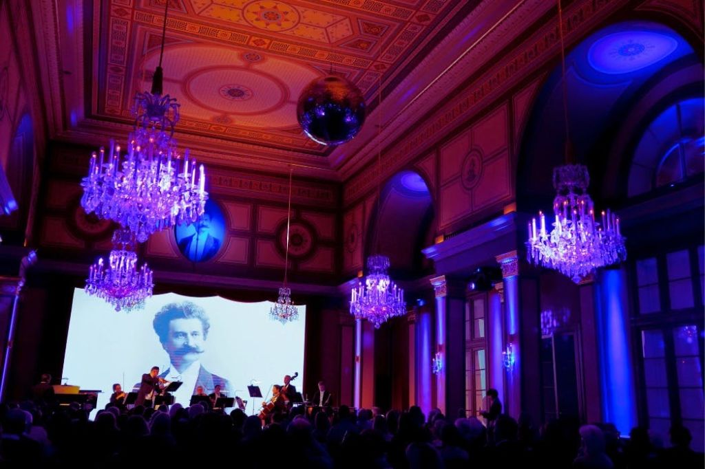 스트라우스의 집에서 즐기는 라이브 콘서트